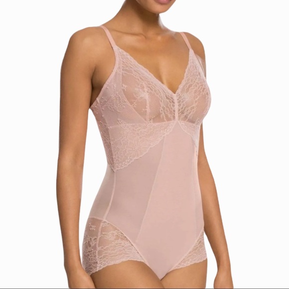 Spanx Spotlight On Lace Bodysuit - Picture 3 of 6